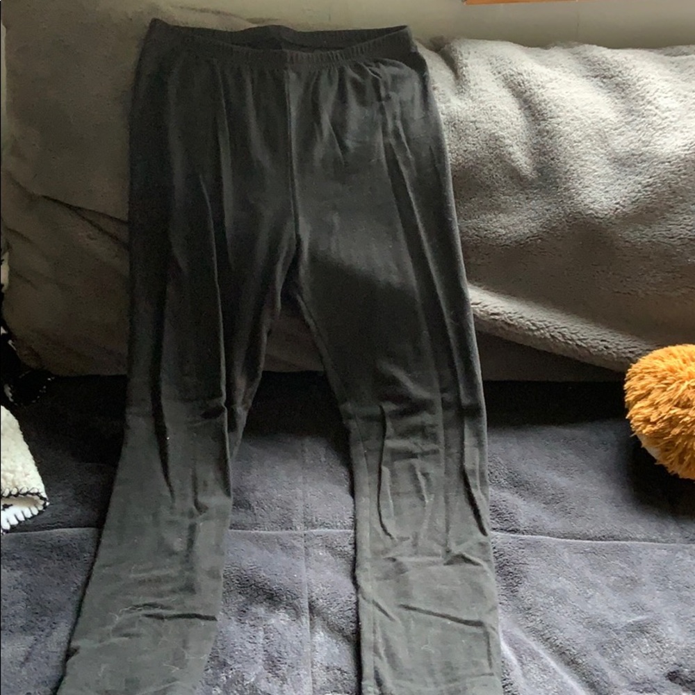 women’s black capri leggings